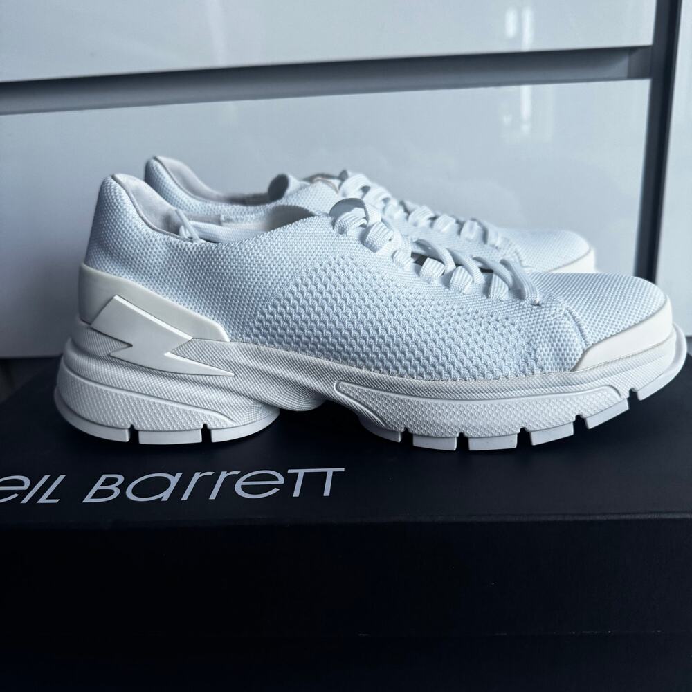 Neil Barrett White Knit Lightning Sneakers EU 40
Men’s 7 / Women’s 9–9.5